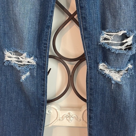 JOE'S JEANS MID-RISE DESTROYED/DISTRESSED VIDIKA WASH SIZE 28 - Picture 3 of 11